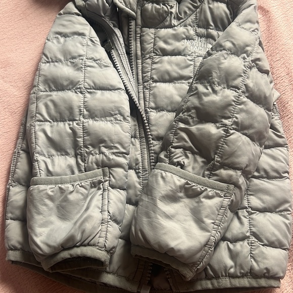 North face jacket - Picture 3 of 5